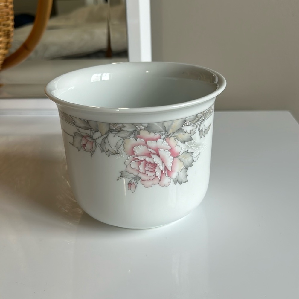 Vintage FTD Cache Pot Planter